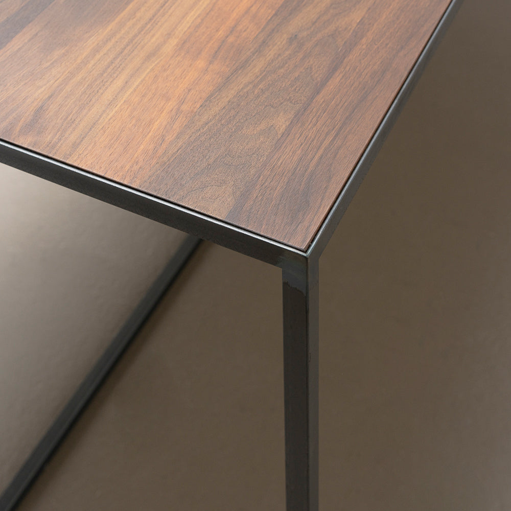 Zett table