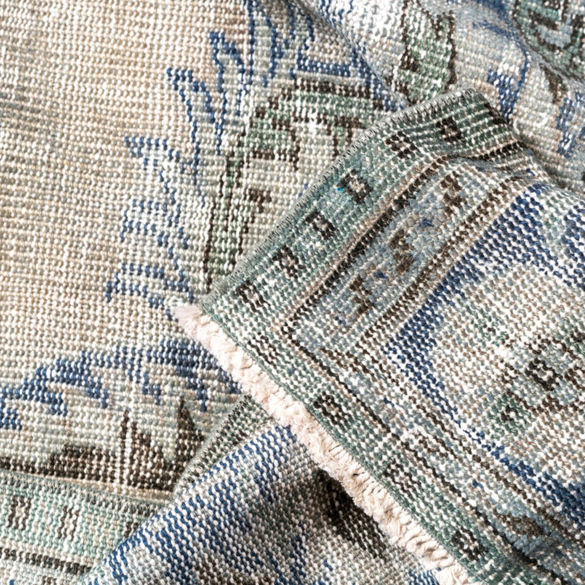 Vintage Carpet V209